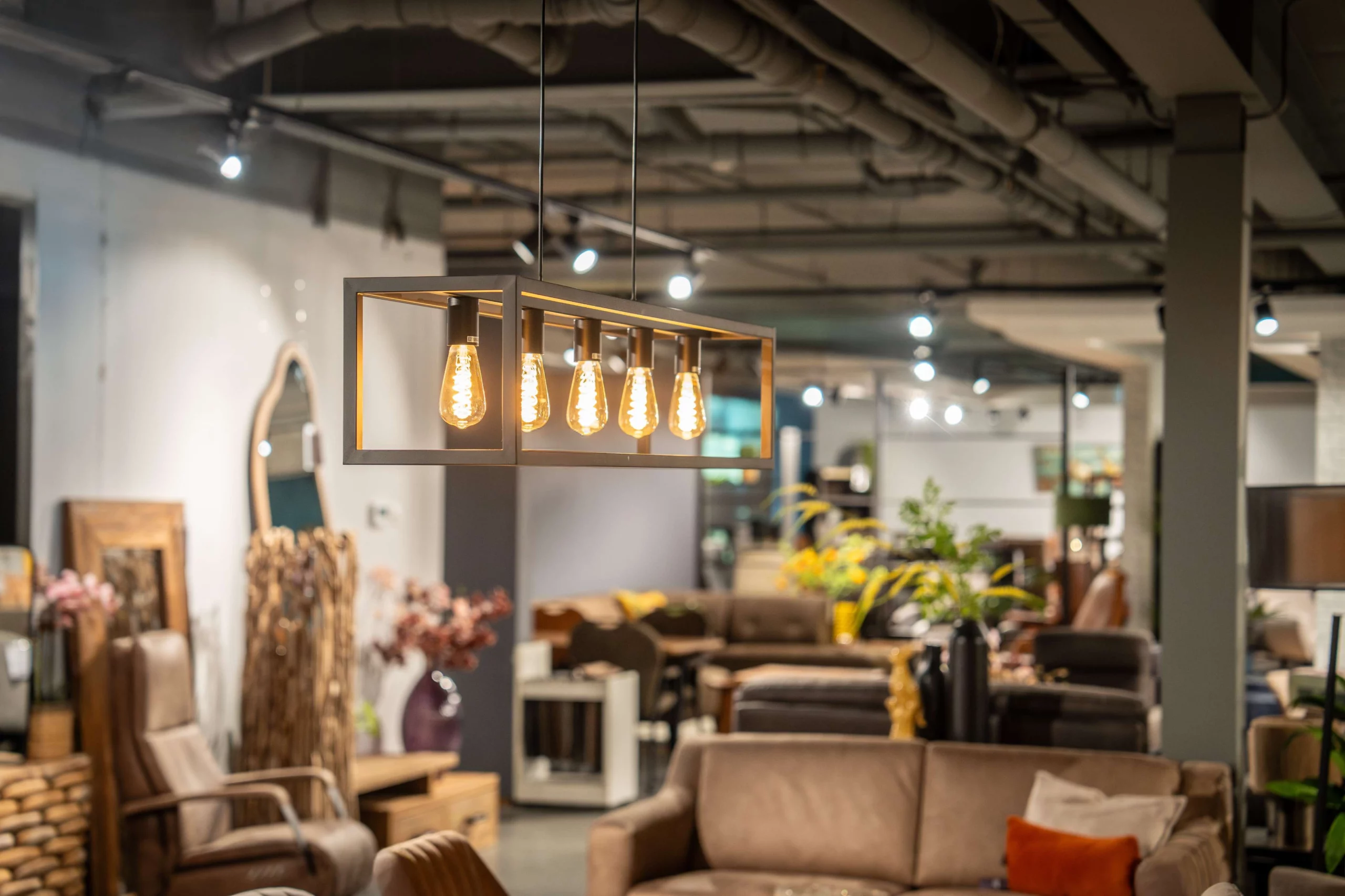 Industriële verlichting met stalen frame