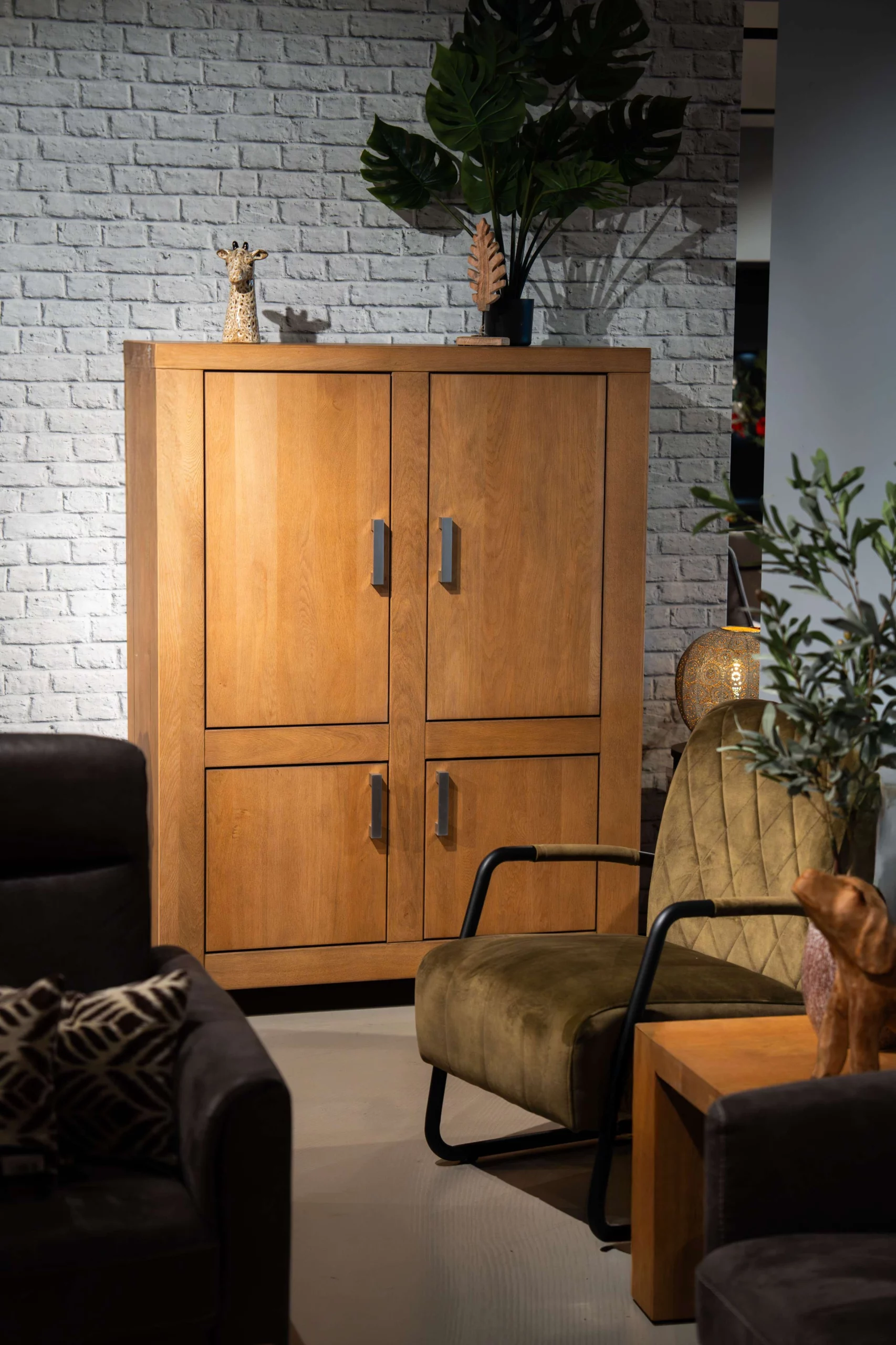 Klassieke houten wandkast